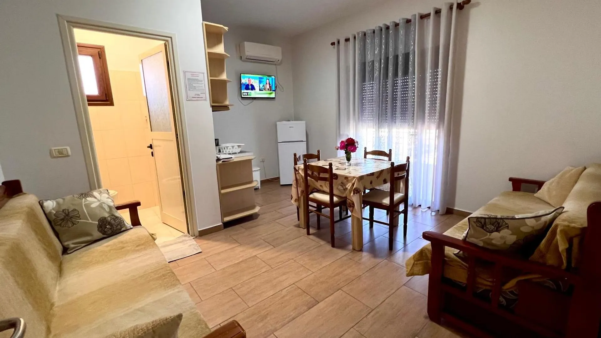 Garden Villa A&X Vlorë 0*,